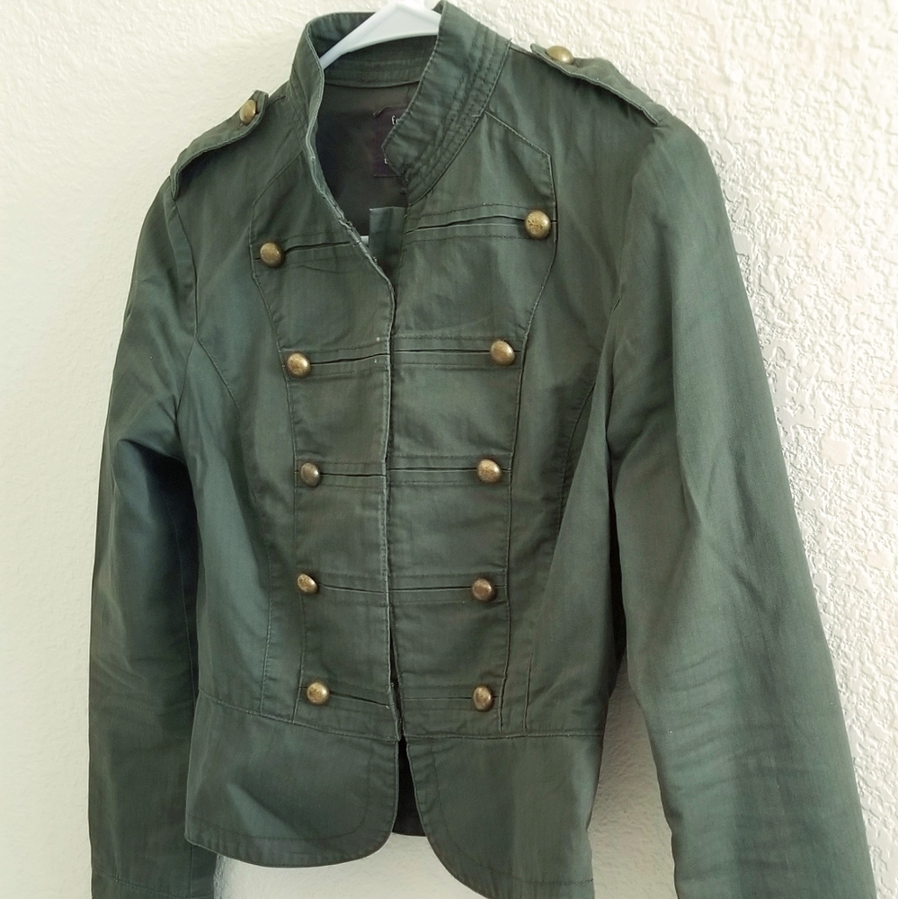 cropped Army green military-style jacket